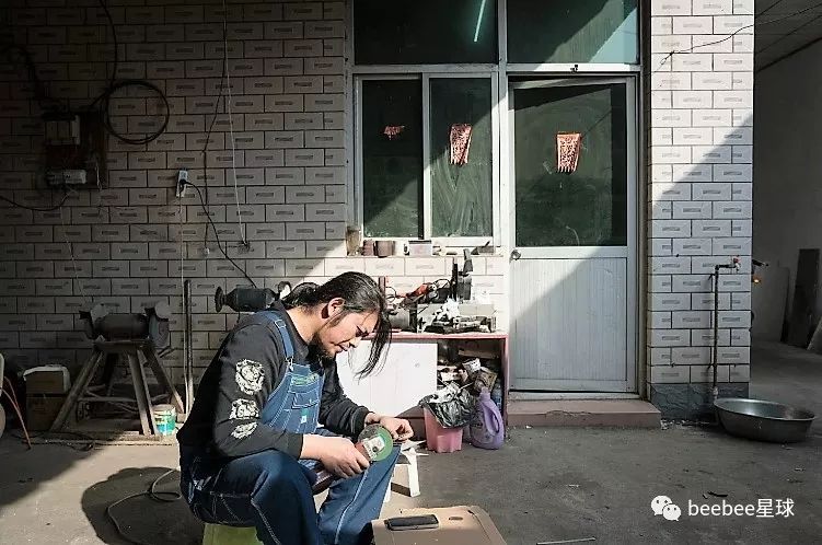 中国的废柴爱迪生在国外彻底火了，老外哭着喊着求粉手工耿