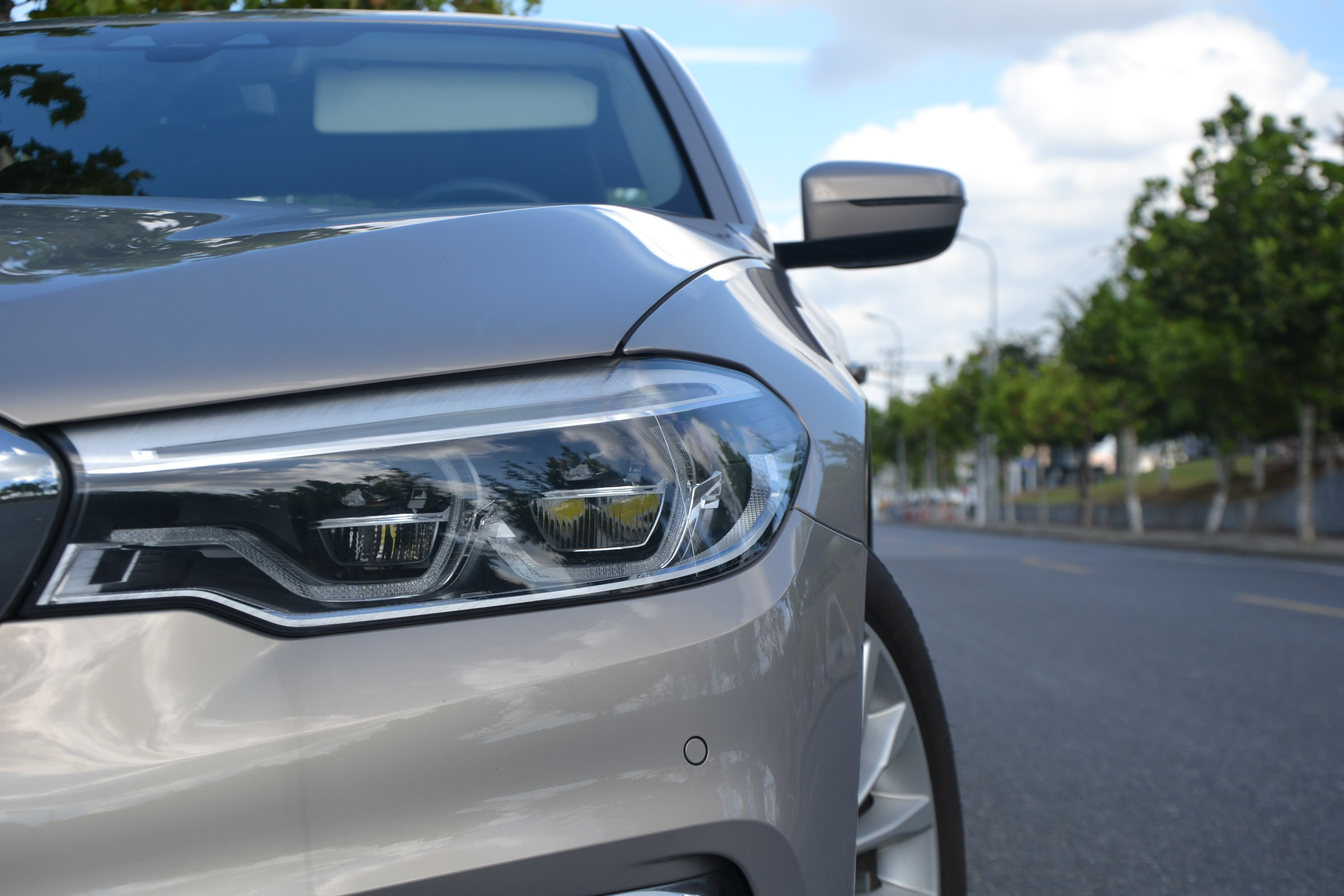 宝马530le混动可以边跑边充电吗,宝马530le新能源驾驶感受