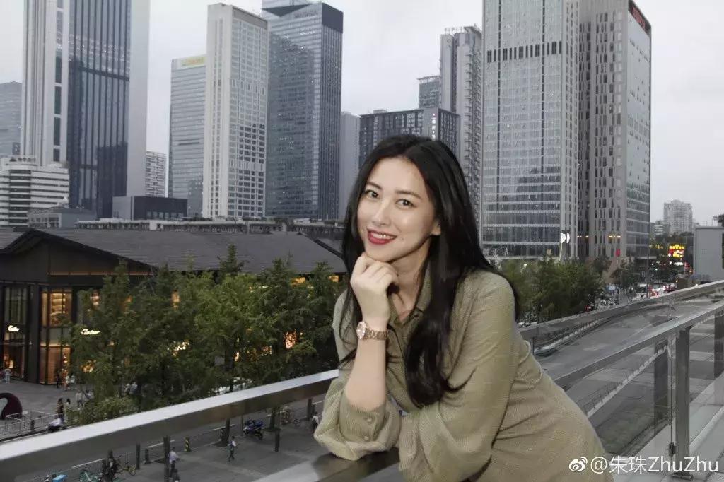 迪丽热巴颜值秒一众韩星,迪丽热巴颜值吊打