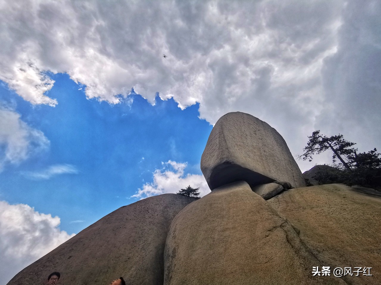 深山裸露的大块岩石,安徽名山大山