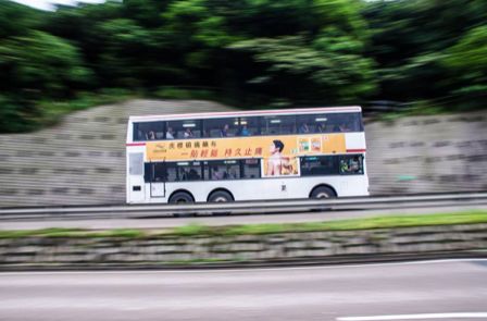 看看香港的私家车和地铁站你才知道什么叫快节奏生活