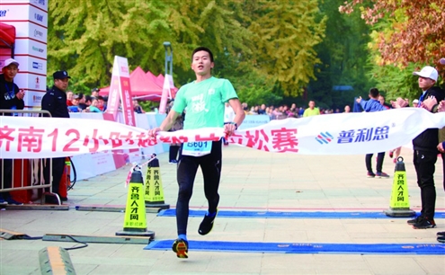 济南超马季节超越奔跑？游培泉破济超马纪录？李晓楠本想减个肥？