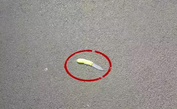 代买水果刀，还要保密？外卖小哥一念之间，救了一条命