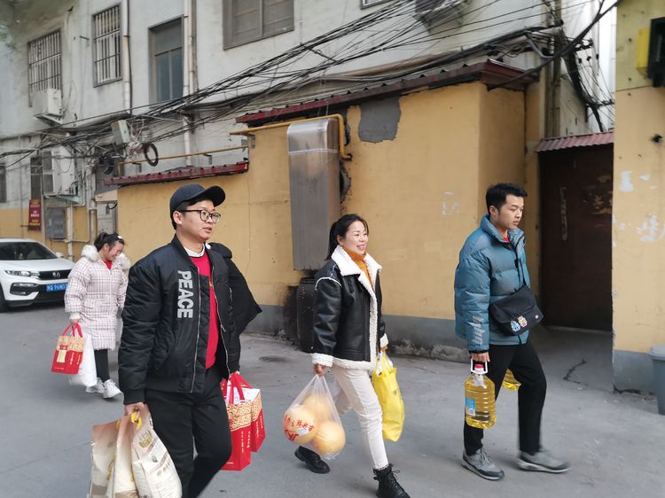 与公益同行与爱同在,与公益同行让爱多一点