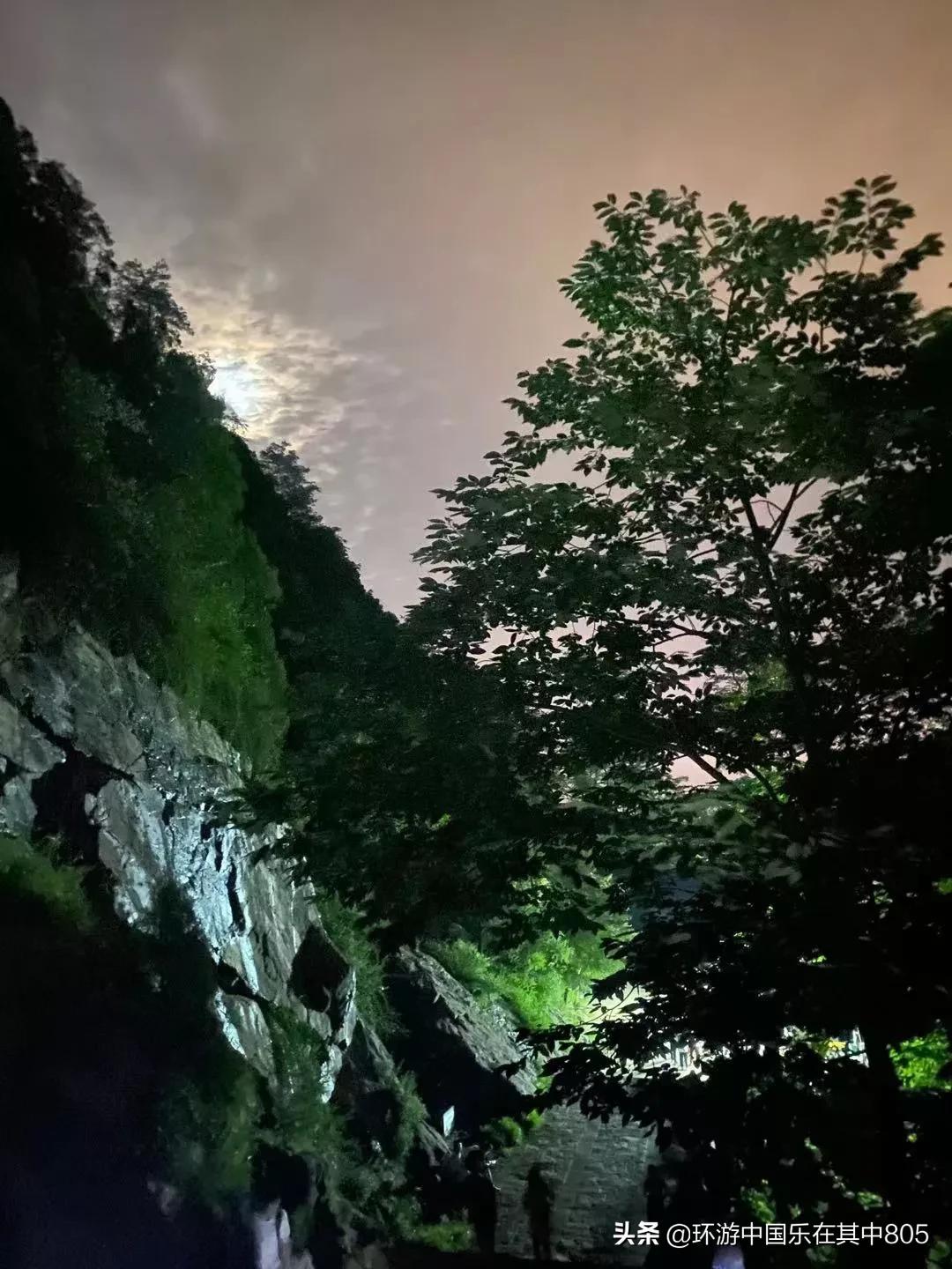 夜登泰山看日出攻略,夜爬泰山看日出后下山观景