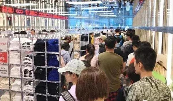 中国人挤破头抢购的优衣库，在岛国人眼中却”土的掉渣“