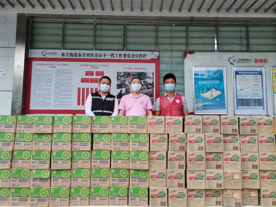 感动!核酸检测点内暖意流淌