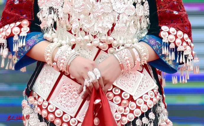 探访苗族银饰,苗族风情拨银饰