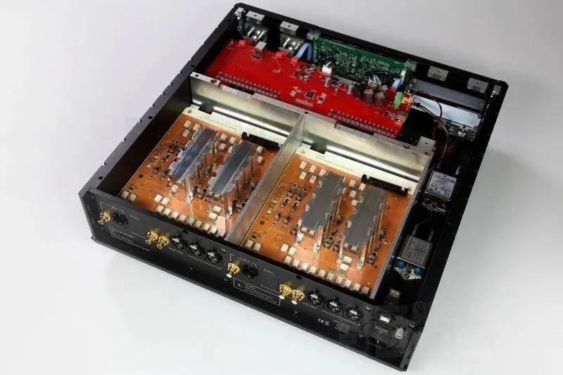 这只“火鸟”是白色的,CessaroFirebird扬声器