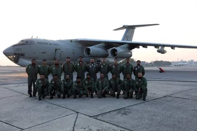 “巴铁”专机来接，中国疫苗到了