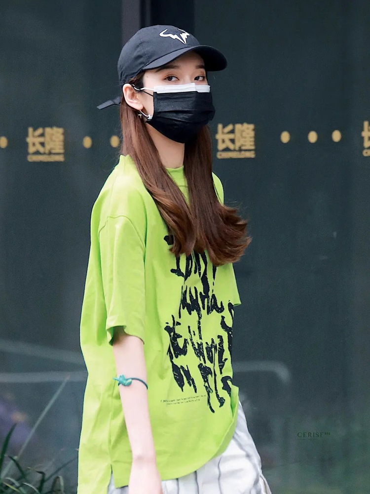 荧光色显白穿搭,荧光黄发色穿衣搭配