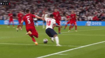 斯特林利物浦禁区摔倒,斯特林禁区摔倒