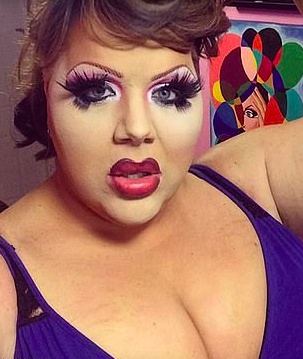 美国45岁男子交往28岁女友,美国45岁男子与28岁女友交往