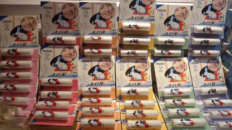 大白兔是中国品牌吗,大白兔奶糖真还是金丝猴奶糖真