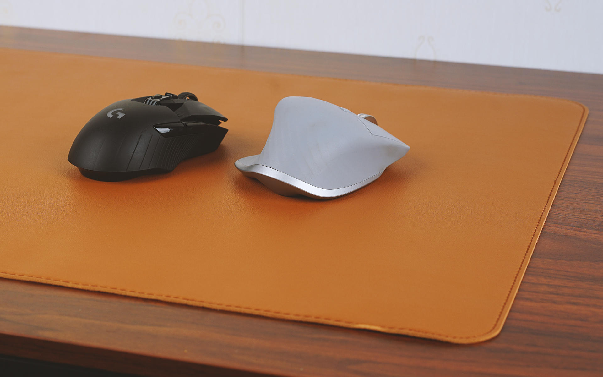 渐变白鼠标垫测评,细面亲肤鼠标垫推荐