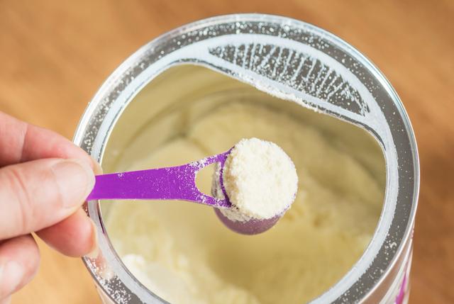 正确避开冲奶粉的3个错误,冲奶粉给宝宝容易犯错误