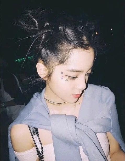 侧脸拍照好看的秘诀,侧脸不好看拍照技巧与角度