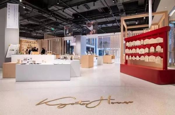 中国4亿千禧一代特别爱买奢侈品和限量版；美国时尚零售一泻千里