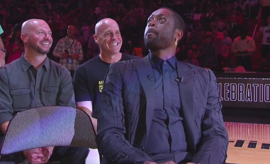 韦德球衣退役仪式感谢姐姐,韦德球衣退役仪式致敬哈斯勒姆