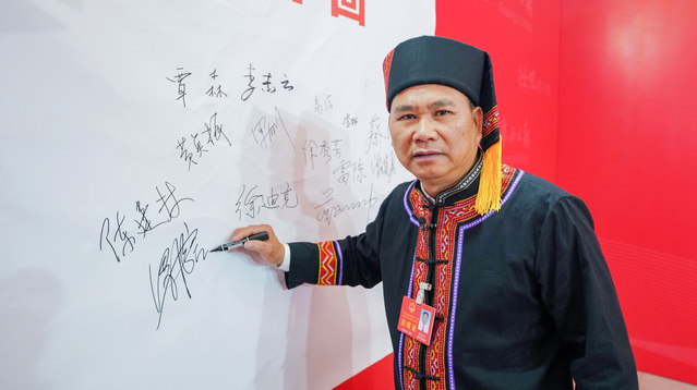 广西云VR访谈间|梁洁言:落实乡村振兴战略,促进大学生返乡创业就业