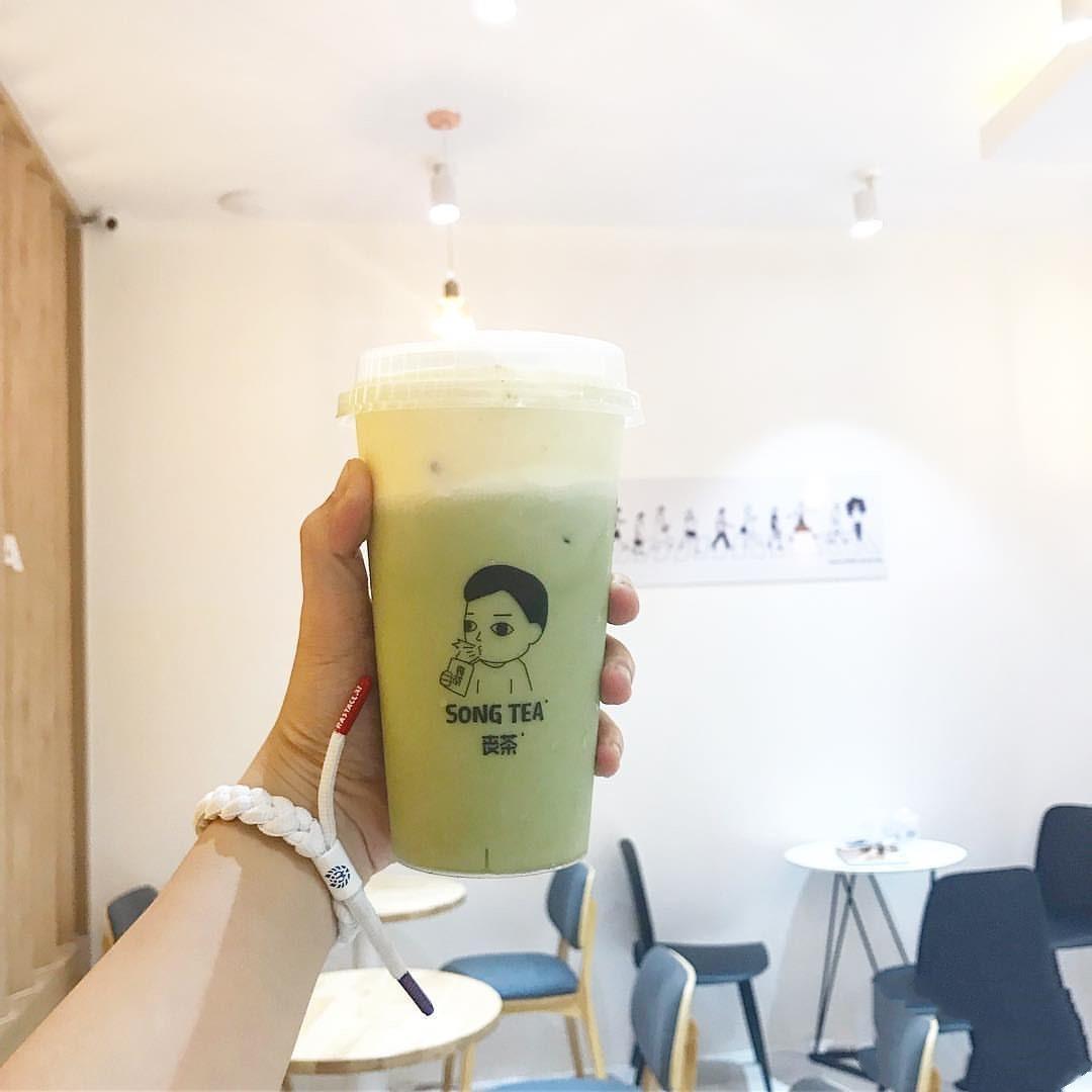 排队喝的奶茶,排队的奶茶