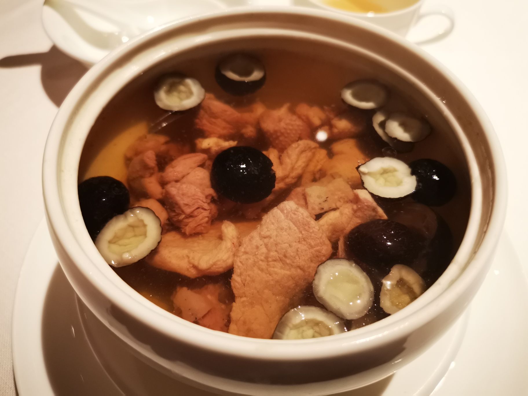 这家广州二十年老牌粤菜馆,私厨出品过硬不愧为米其林一星