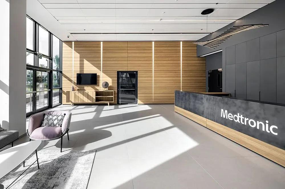 办公室装修32款极简前台,办公室装修前台背景墙怎么选