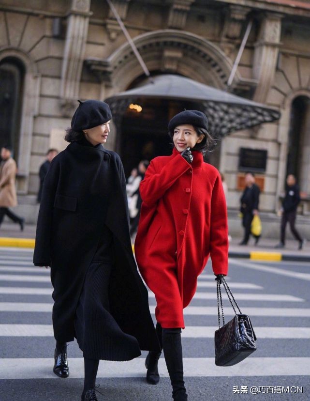三木母女俩穿衣很时尚很有气质,三木母女最近时尚搭配颗粒绒大衣