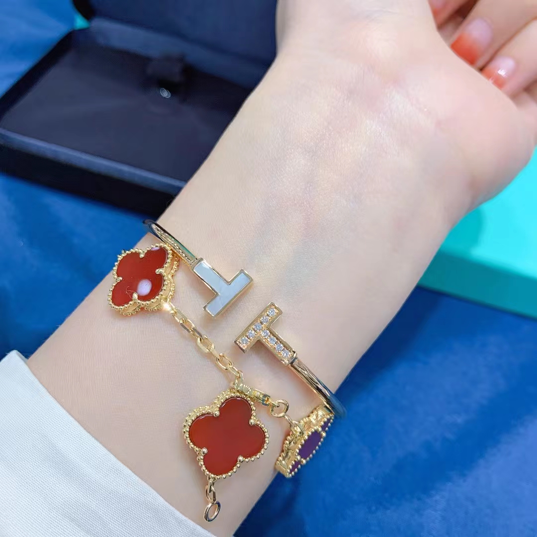 哪些黄金首饰可以减龄又百搭,总有一款适合你珠宝首饰