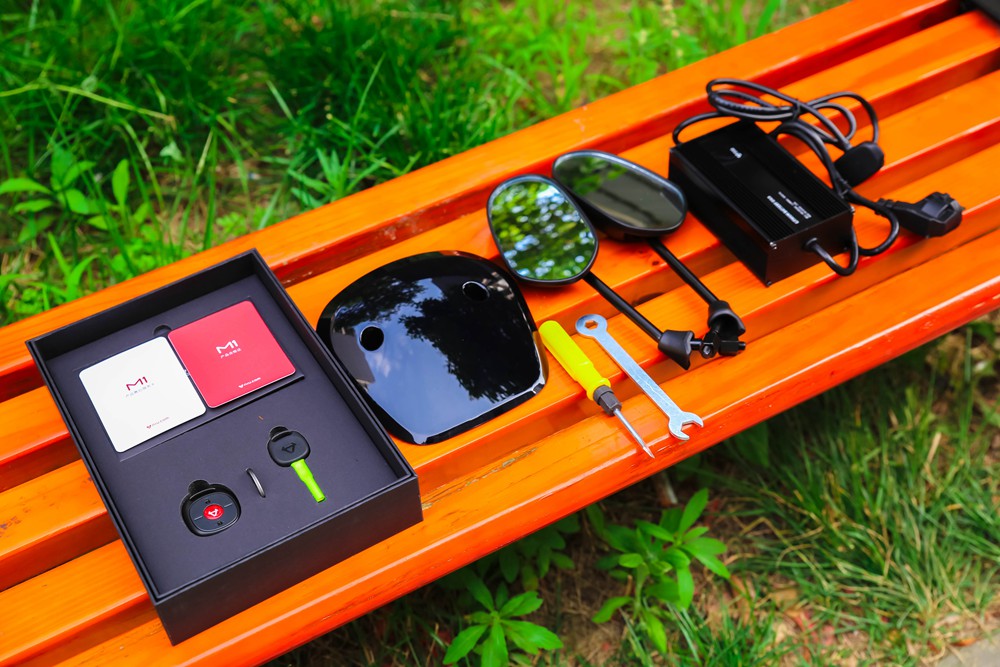 小牛最新电动车测评,小牛军绿色经典款电动车