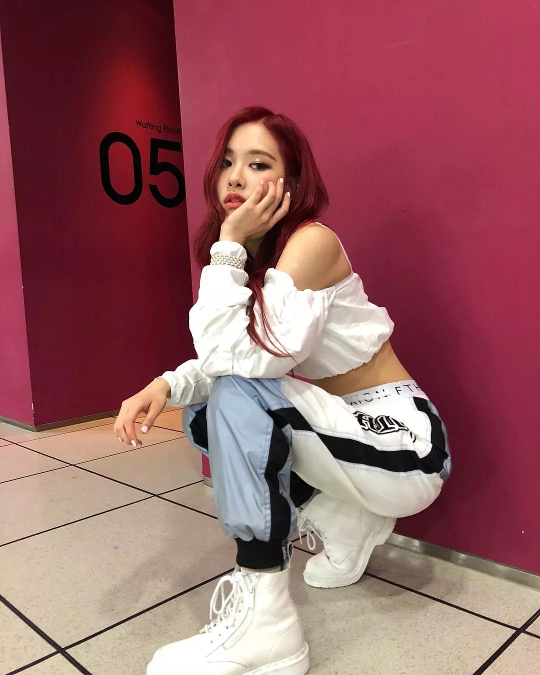 细腰女生穿搭技巧,细腰长腿女生穿搭风