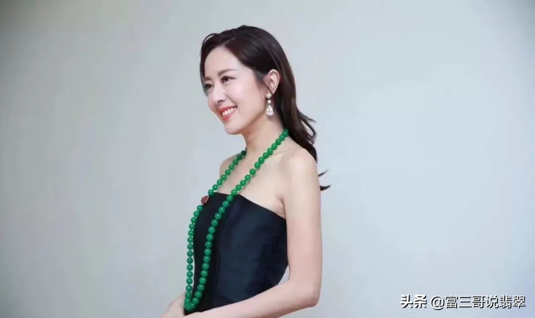 一条翡翠链子价格,一条深色翡翠珠链大概要多少钱