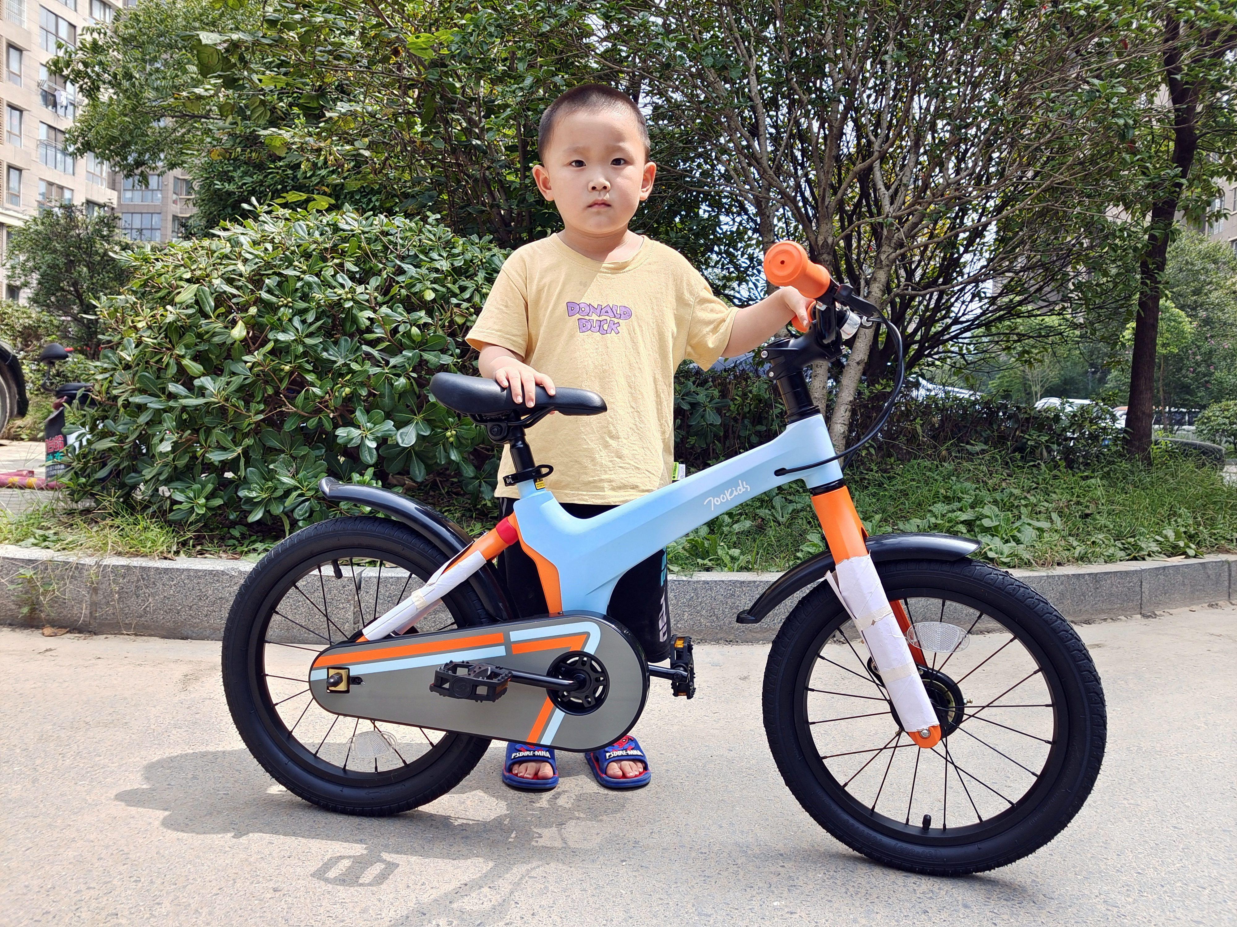 骑行不再成为负担,孩子使用更安全,柒小佰运动减震自行车体验