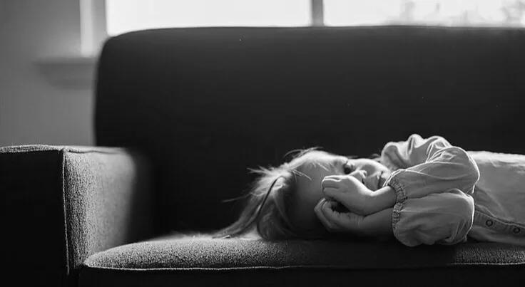 性侵养女：黑暗真相背后的思考