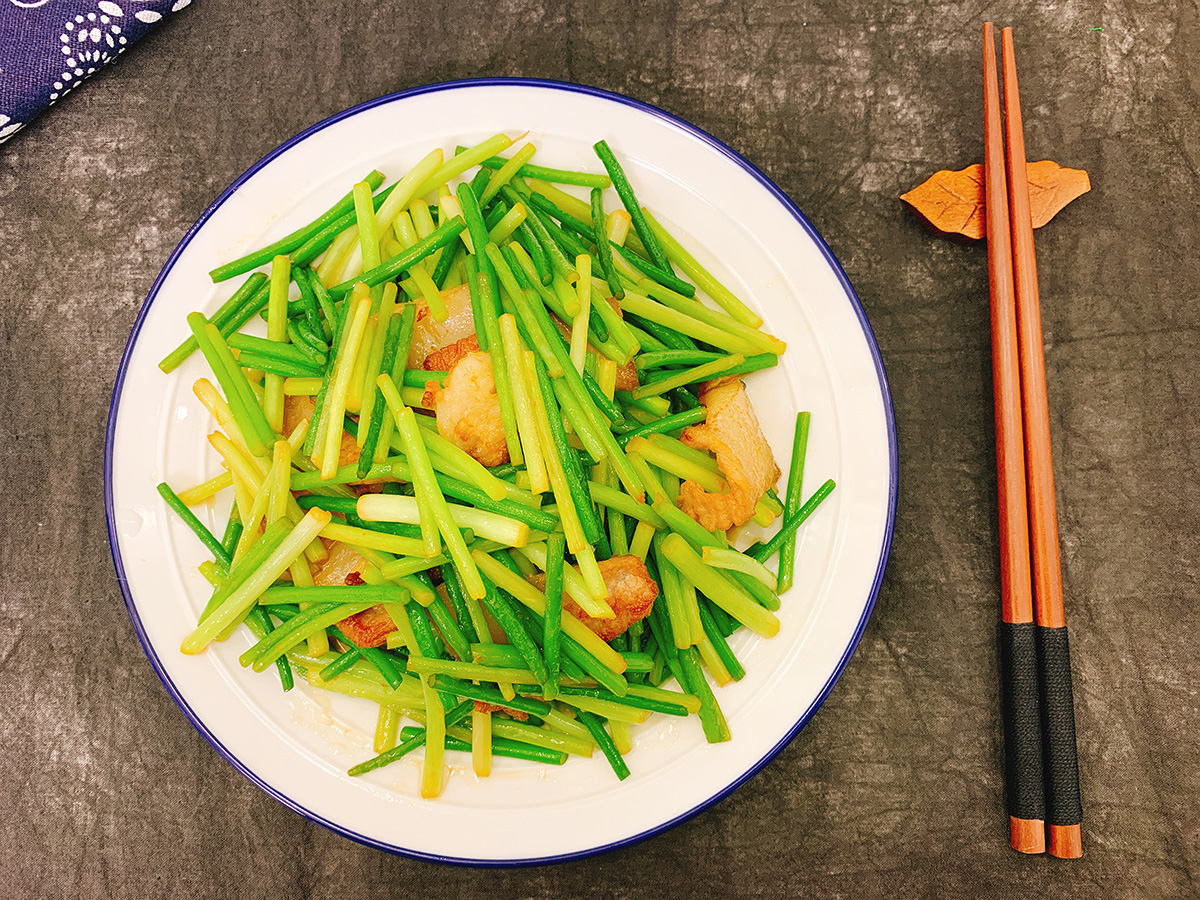 炒蒜苔别加酱油,蒜苔炒肉家常做法蒜苔用焯水吗
