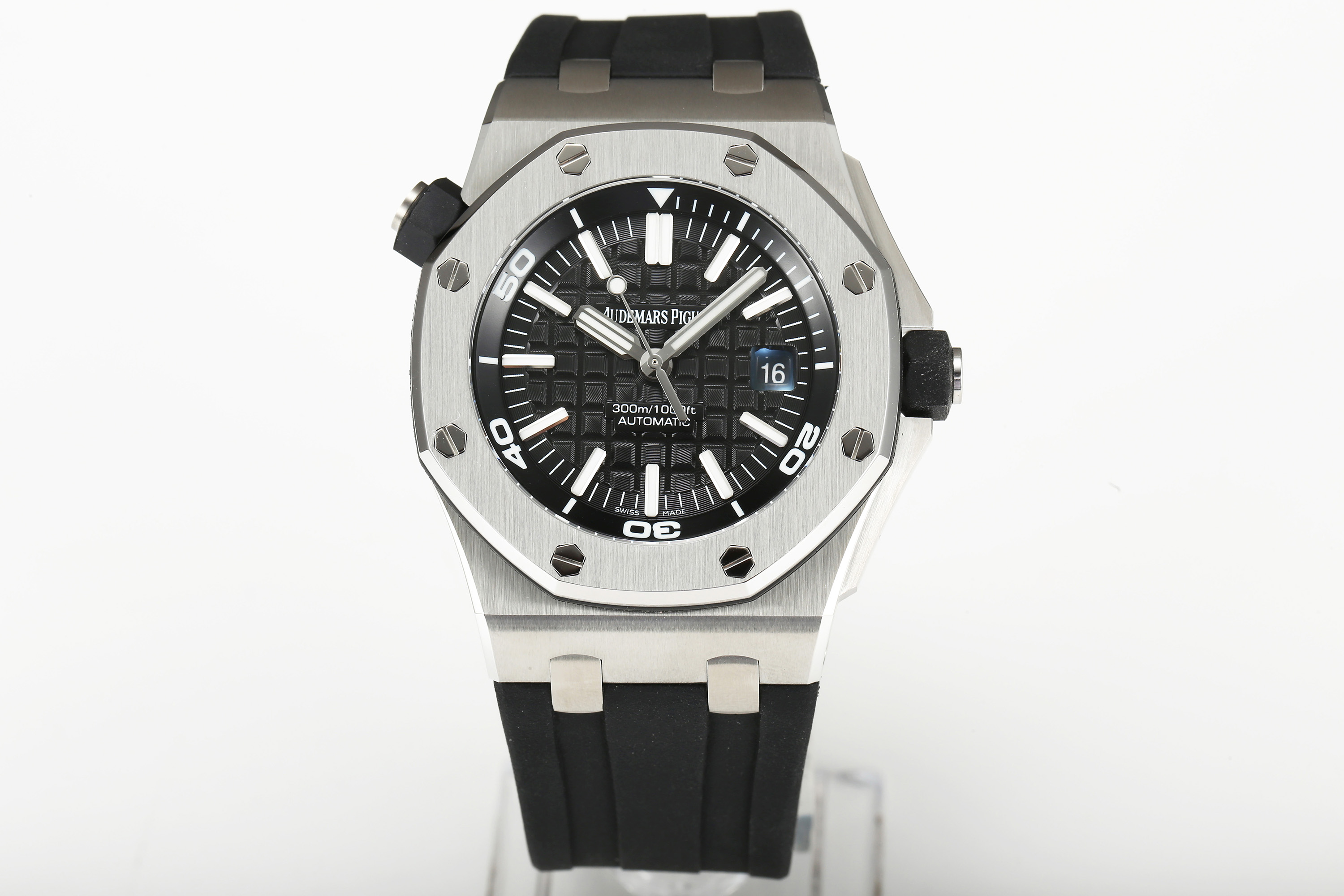 入门级运动潜水表推荐,爱彼皇家橡树15710和15703哪个好