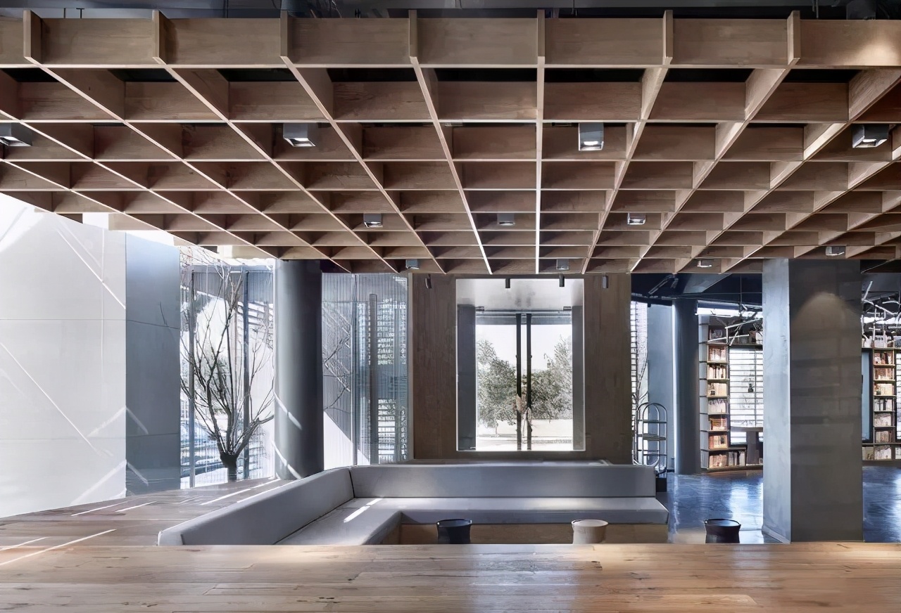 产品只看不买多“白嫖”，却一直没倒闭：揭秘新华书店的隐藏实力