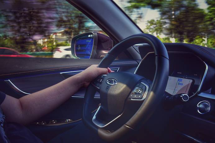 全新一代瑞虎8穿越剑门关,全新一代瑞虎8十万人百城公测