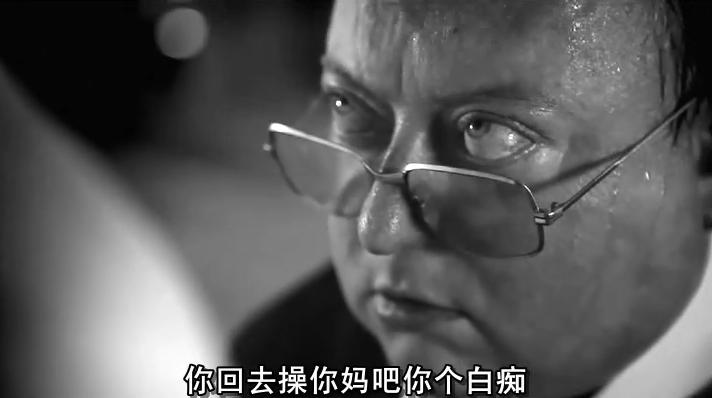 《人体蜈蚣系列》：从全彩到黑白默片重口味背后的荒诞剧情