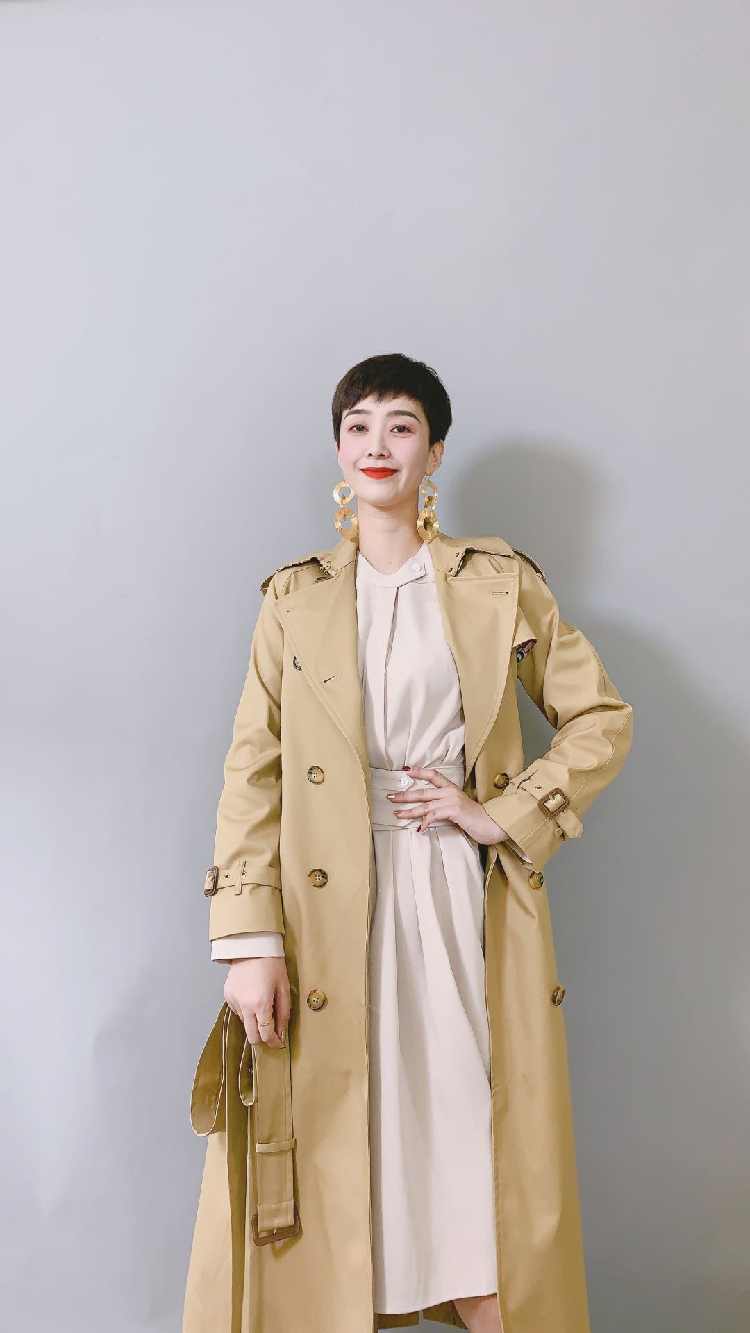 50岁穿洋气时髦风衣,各种款式风衣穿搭全图片