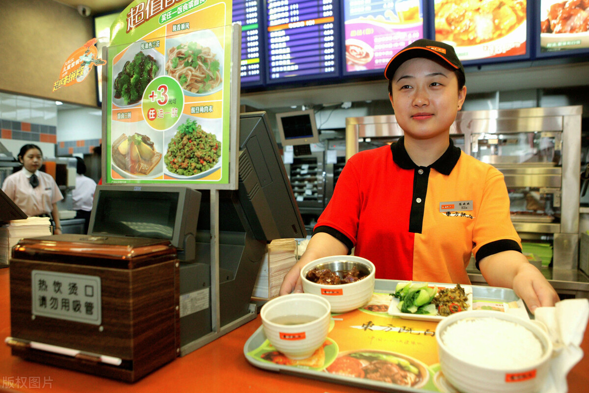 小伙开餐饮店3个月收回300百万,男子加盟餐饮店一个月亏损14万