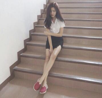 泰国校服的风景线,泰国曼谷大学的校服