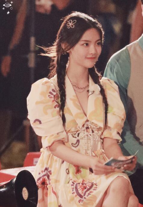 吴昕麻花辫搭配 (吴昕同款短发双麻花辫)