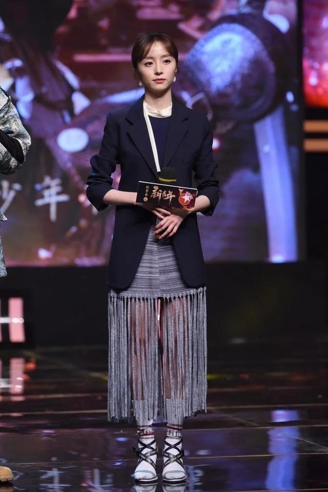 今年超火裙子显瘦,最近超火裙子显瘦穿搭