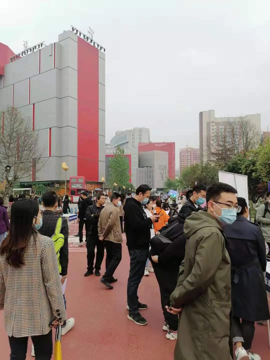 直播送岗促就业创新模式引人才市区联动高新区“人才集市”首秀迎来开门红