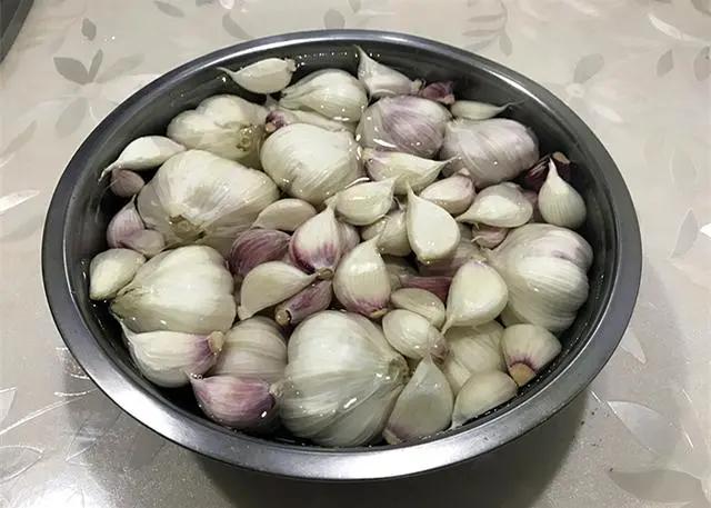 水晶糖蒜的做法大全视频,腌水晶糖蒜的做法