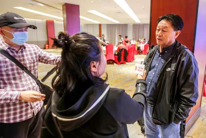 绿荫逞快意皓首忆当年！河北足球50年庆典队友再相聚