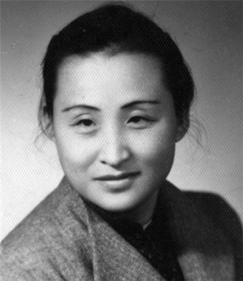 1岁被抛弃，因父亲是张大千生活处处受限，最后留下遗书卧轨自杀