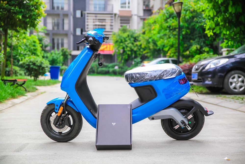 小牛最新电动车测评,小牛军绿色经典款电动车