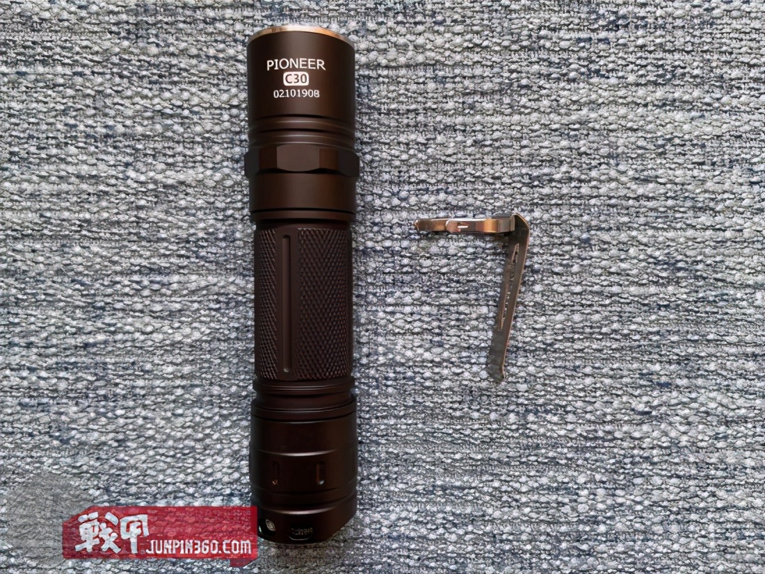 流明开拓者c30手电筒,开拓者c33手电黄光